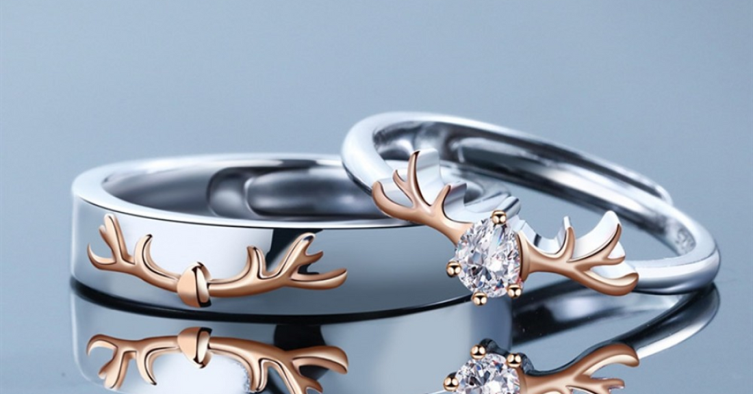 A collection of silver band promise rings