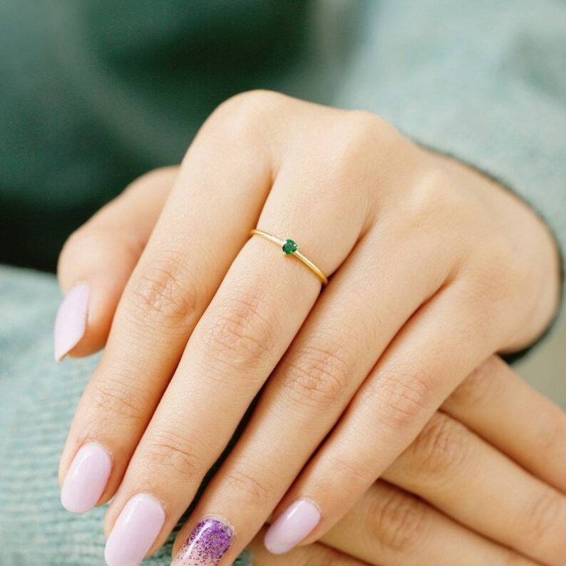 Delicate Emerald Gold Ring - VistaVistaVISIONS