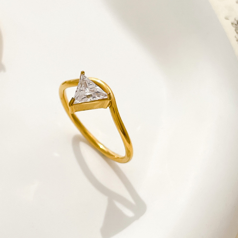 Solitaire Triangle Zircon Stone Gold Ring - VistaVistaVISIONS