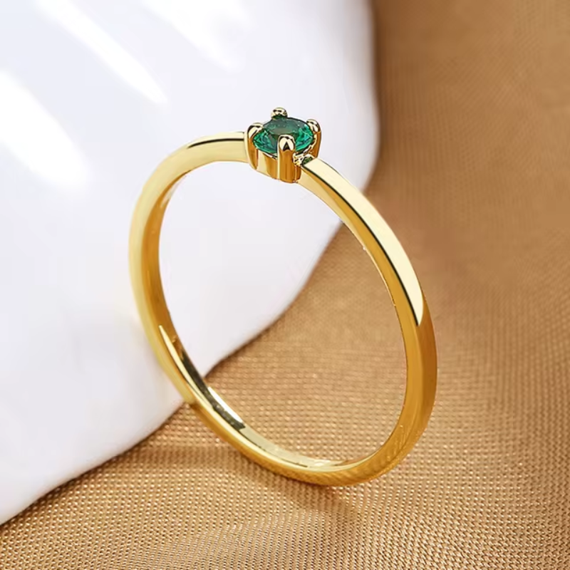 Delicate Emerald Gold Ring - VistaVistaVISIONS