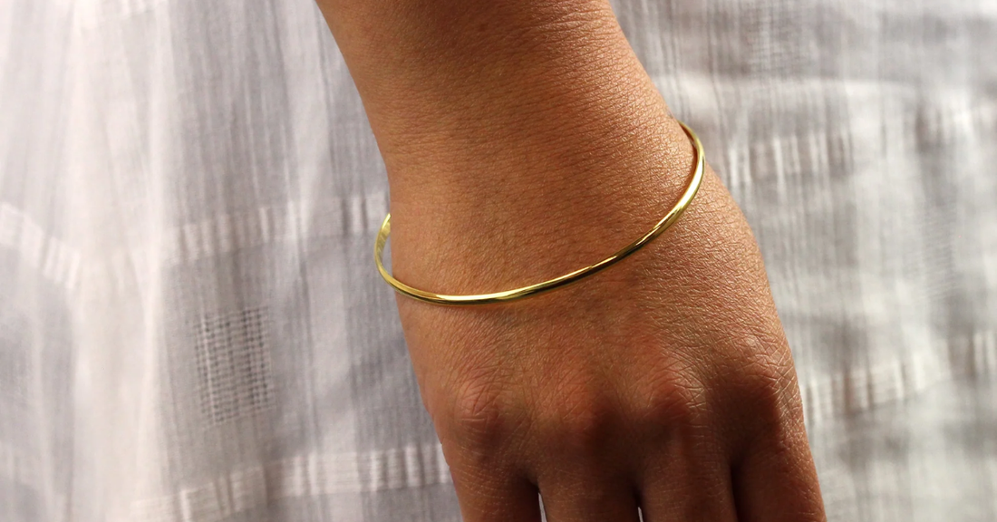 Preventing and removing tarnish from gold bangles