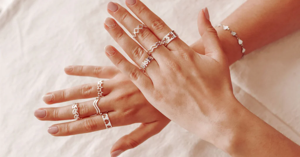 How Should Women Wear Their Rings?