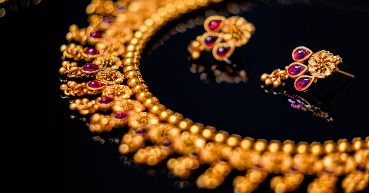 How to Style with Gold Jewellery: A Complete Guide