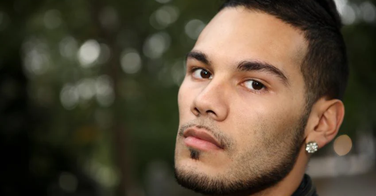 11 Earrings That Make Your Face Look Slimmer