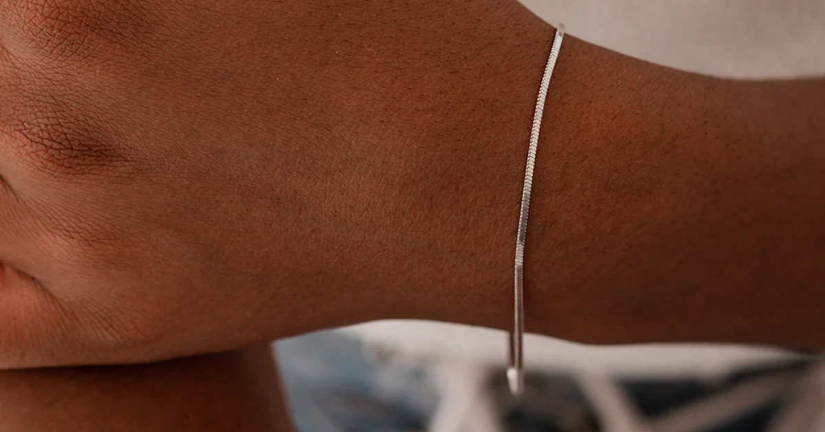 Complete Guide to improving your look with snake chain bracelets