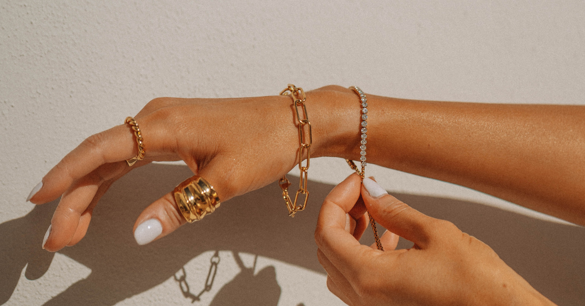 The Top 5 Tips and Tricks of Wearing Gold Jewellery for Women