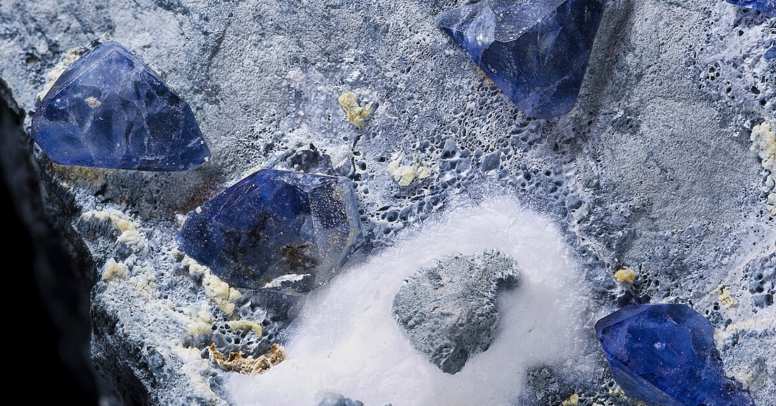 everything to know about benitoite
