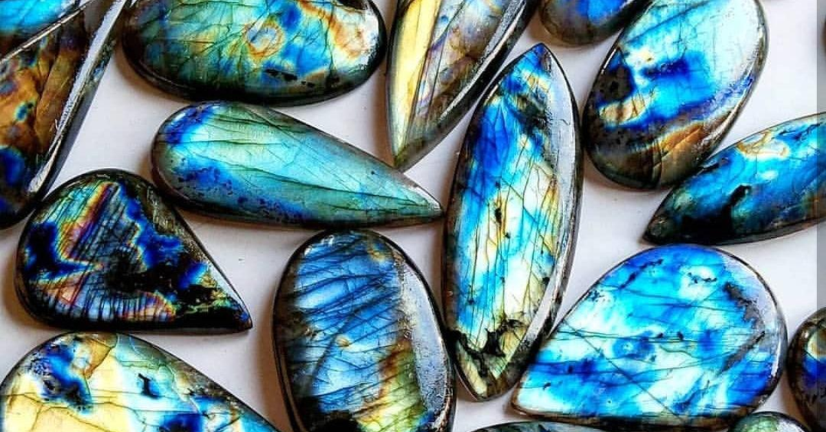 Everything to know about Labradorite