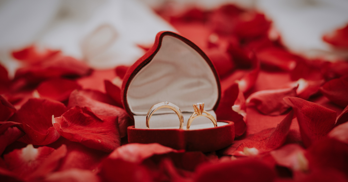 Engagement Ring vs. Wedding Ring: What’s the Difference?