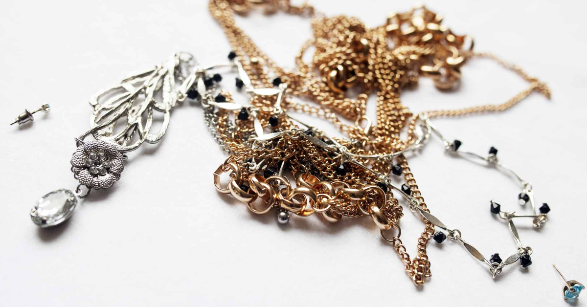 4 Easy Ways to Untangle a Necklace