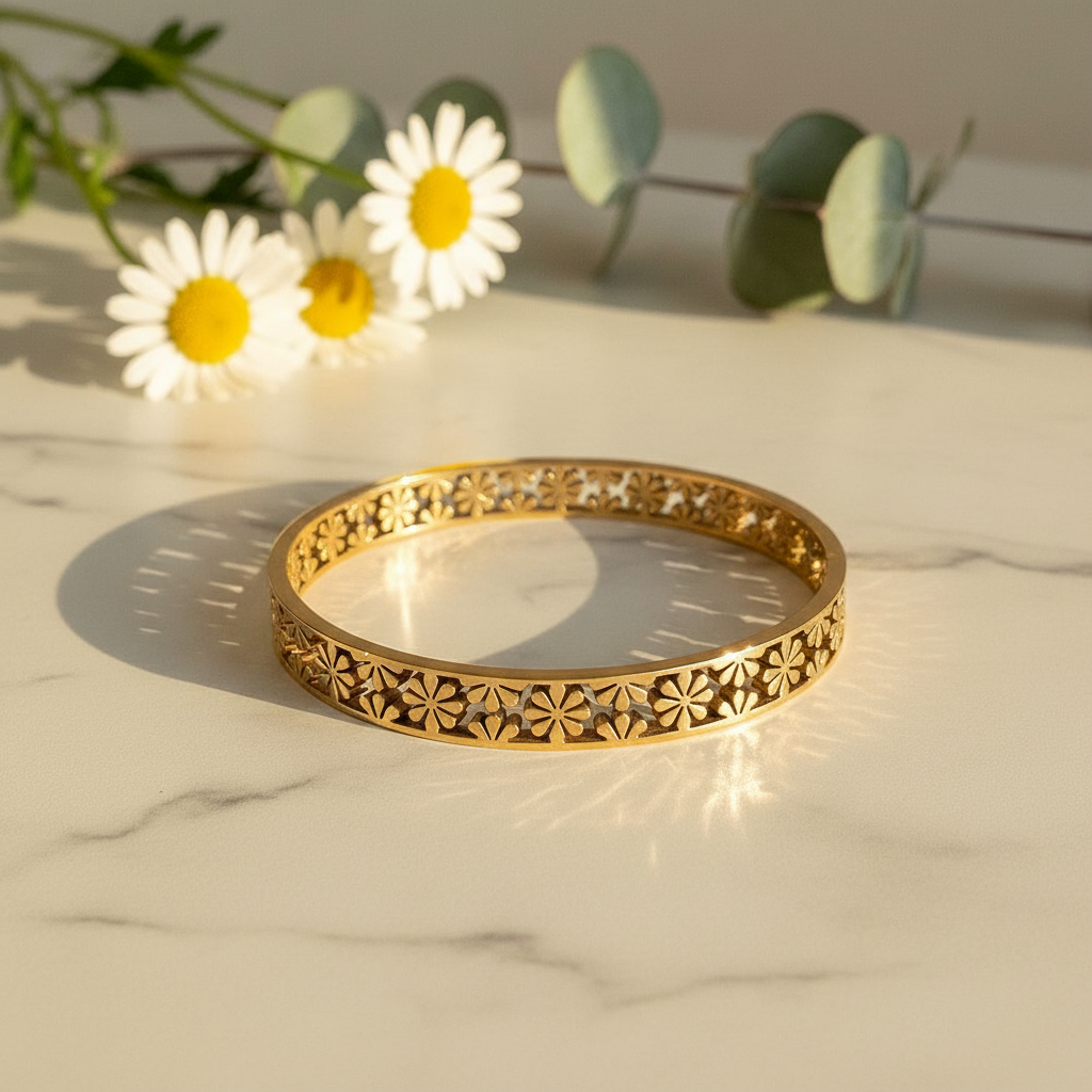 Daisy flower bracelet lifestyle shot